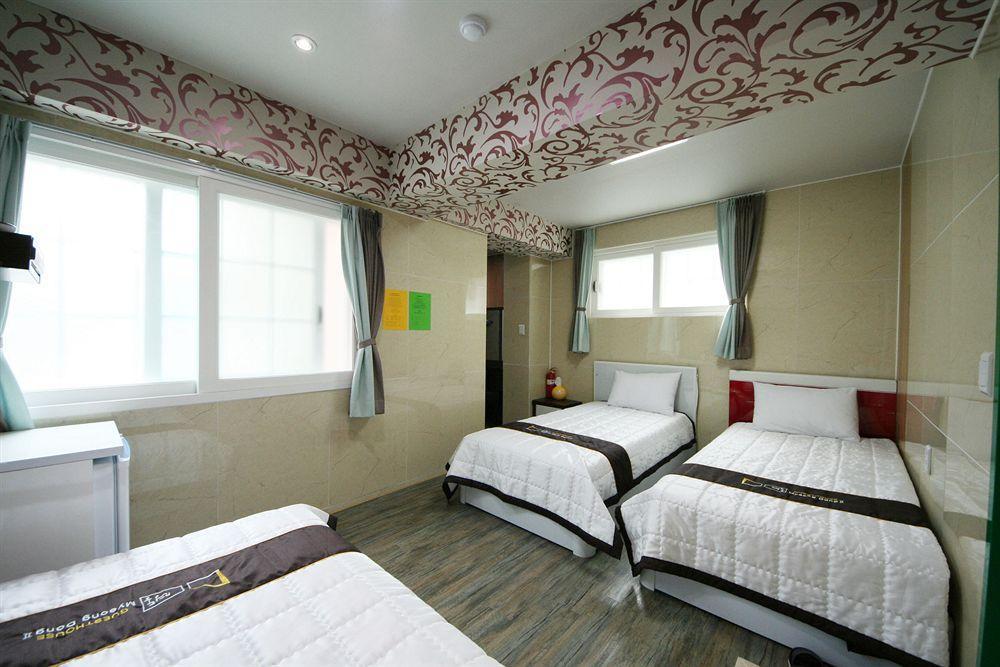 Guesthouse Myeongdong 2 Seoul Exteriör bild