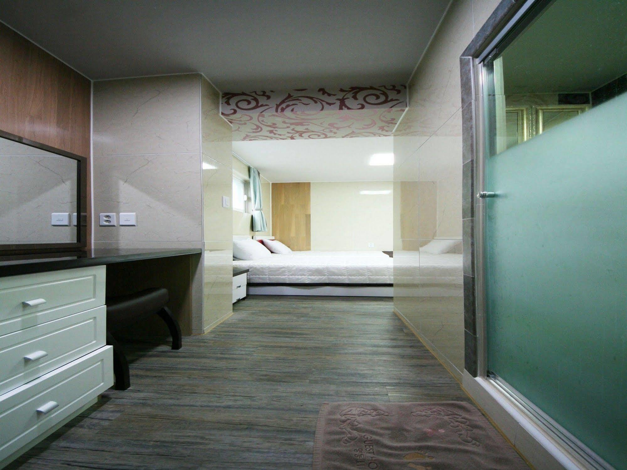 Guesthouse Myeongdong 2 Seoul Exteriör bild
